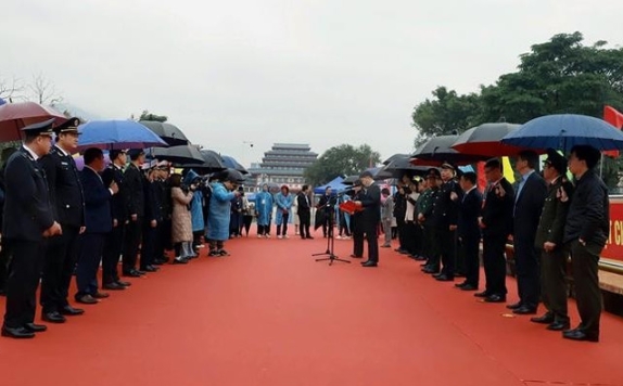 Hoanh Mo–Dongzhong border gate pair opens for tourists, border residents